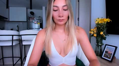 emyconneer online show from 01.08.25