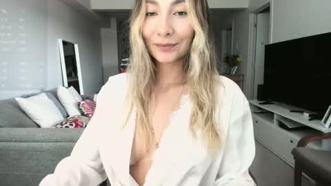 emyconneer online show from 09.20.25