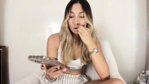 emyconneer online show from 11.18.25