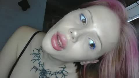 Snapshot of emydeliro chatting on 09.17.25 emydeliro online show from 09.17.25