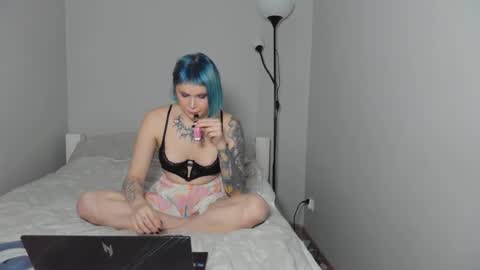 Snapshot of emydeliro chatting on 11.05.25 emydeliro online show from 11.05.25