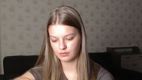 Snapshot of emysway chatting on 12.21.24 EmySway online show from 12.21.24