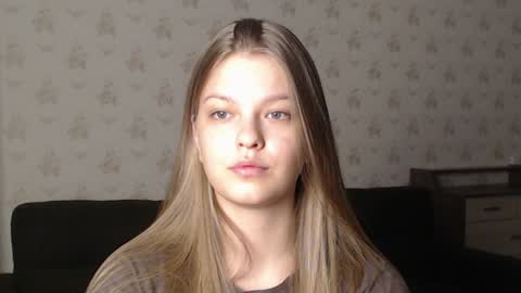 Snapshot of emysway chatting on 12.21.24 EmySway online show from 12.21.24