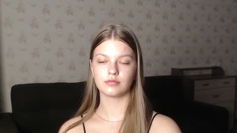 Snapshot of emysway chatting on 12.29.24 EmySway online show from 12.29.24