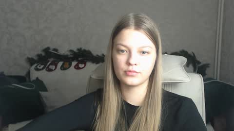 Snapshot of emysway chatting on 01.07.25 EmySway online show from 01.07.25