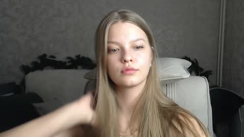 Snapshot of emysway chatting on 01.31.25 EmySway online show from 01.31.25