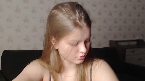 Snapshot of emysway chatting on 02.09.25 EmySway online show from 02.09.25