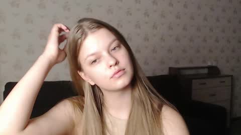 Snapshot of emysway chatting on 02.10.25 EmySway online show from 02.10.25