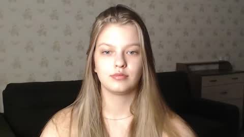 Snapshot of emysway chatting on 03.08.25 EmySway online show from 03.08.25
