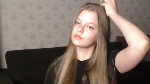 Snapshot of emysway chatting on 03.12.25 EmySway online show from 03.12.25