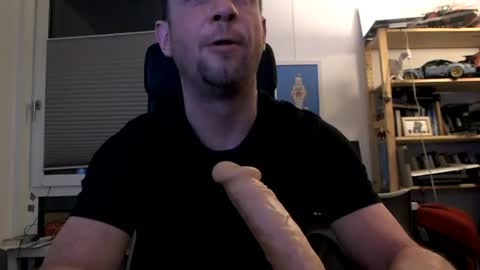 Snapshot of emzett chatting on 06.14.26 emzett online show from 06.14.26