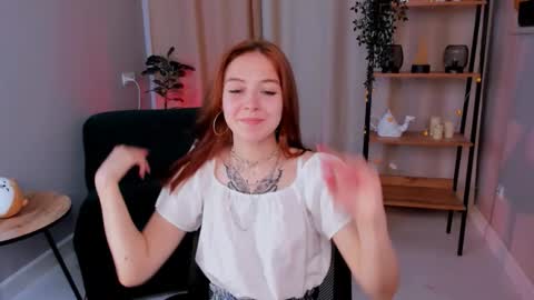 Snapshot of enchanted_bella chatting on 10.16.25 enchanted_bella online show from 10.16.25