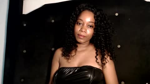 Snapshot of enchantriss chatting on 11.21.25 Enchantriss online show from 11.21.25