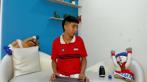 Snapshot of ender_h0t chatting on 12.21.25 Ender online show from 12.21.25