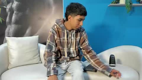 Snapshot of ender_h0t chatting on 01.12.26 Ender online show from 01.12.26