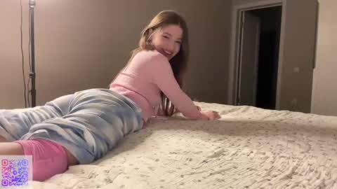 Snapshot of endlessmia chatting on 02.20.25 Mia online show from 02.20.25