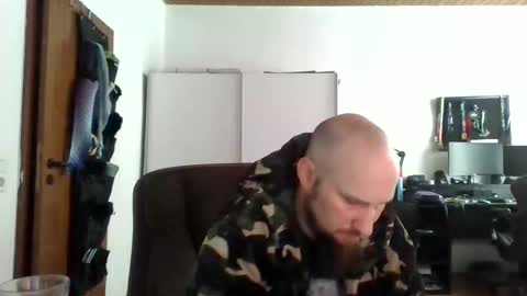 Snapshot of endslaved chatting on 09.18.25 endslaved online show from 09.18.25