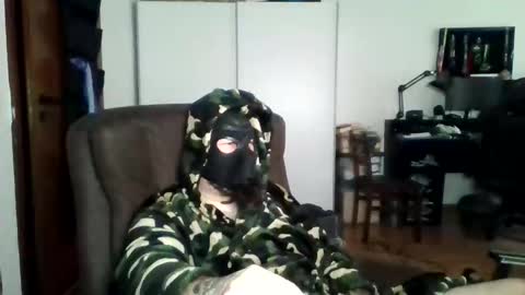 Snapshot of endslaved chatting on 11.25.25 endslaved online show from 11.25.25