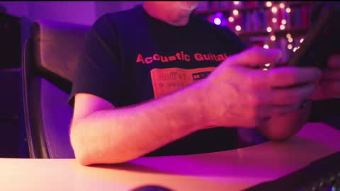 Snapshot of energybra chatting on 12.29.24 uk online show from 12.29.24