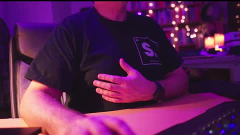 Snapshot of energybra chatting on 02.20.25 uk online show from 02.20.25