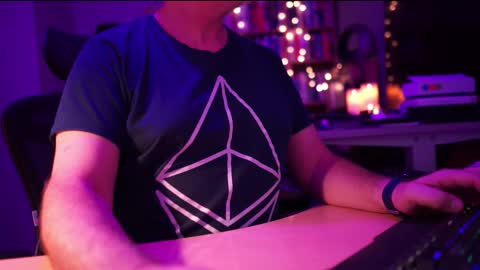 Snapshot of energybra chatting on 09.27.25 uk online show from 09.27.25