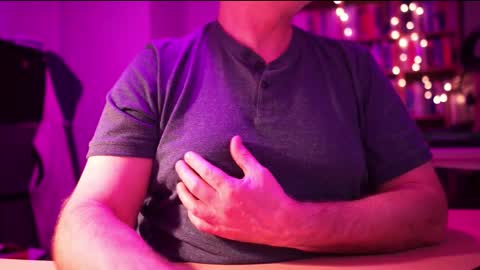 Snapshot of energybra chatting on 11.04.25 uk online show from 11.04.25