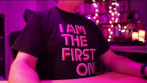 Snapshot of energybra chatting on 11.15.25 uk online show from 11.15.25