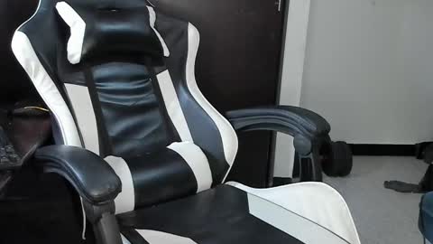 Snapshot of enjoymycock99 chatting on 02.18.25 enjoymycock99 online show from 02.18.25