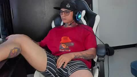 Snapshot of enjoymycock99 chatting on 03.05.25 enjoymycock99 online show from 03.05.25