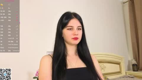 Snapshot of enricaelis chatting on 11.10.25 Sani online show from 11.10.25