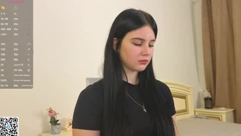 Snapshot of enricaelis chatting on 11.11.25 Sani online show from 11.11.25