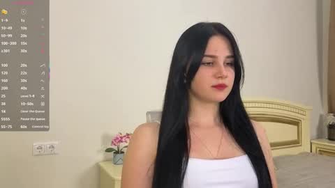 Snapshot of enricaelis chatting on 11.16.25 Sani online show from 11.16.25