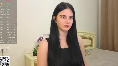 Snapshot of enricaelis chatting on 11.26.25 Sani online show from 11.26.25