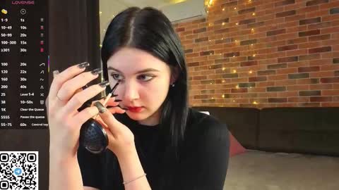 Snapshot of enricaelis chatting on 12.15.25 Sani online show from 12.15.25