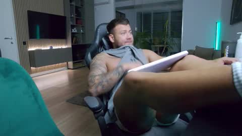 Erik online show from 12.01.25