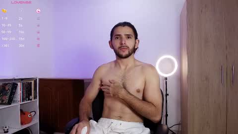 Snapshot of enzo_moretii chatting on 11.02.25 enzo_moretii online show from 11.02.25