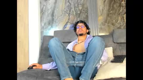 Snapshot of enzodarkwood chatting on 12.03.25 Enzo online show from 12.03.25