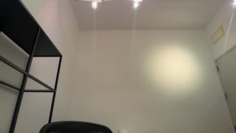 Snapshot of enzyme_ chatting on 01.21.25 enzyme_ online show from 01.21.25