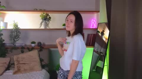 Snapshot of epifaniatoedebusch chatting on 12.16.25 Kira online show from 12.16.25