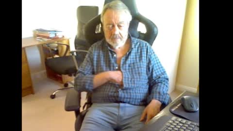 erasmus_d online show from 10.11.25