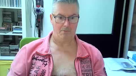 ErBee62 online show from 02.27.26