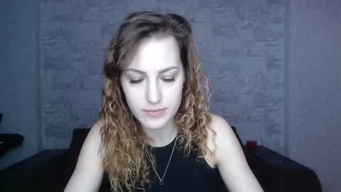 Snapshot of erdbeeren_mit_sahne chatting on 02.25.25 Erdbeeren mit Sahne online show from 02.25.25