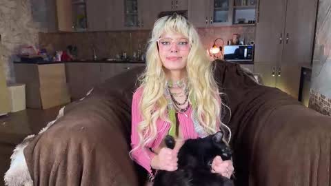 Snapshot of erectioneeering chatting on 11.28.25 Alissa online show from 11.28.25