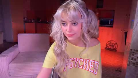 Snapshot of erectioneeering chatting on 01.05.26 Alissa online show from 01.05.26