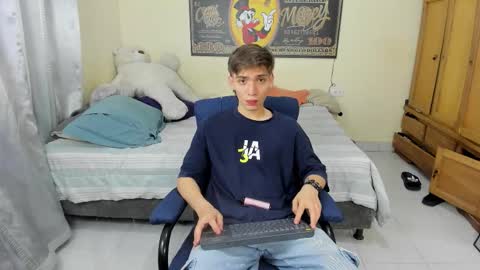 Snapshot of erick_de_rossee chatting on 12.04.25 erick_de_rossee online show from 12.04.25