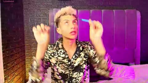 Snapshot of erick_velveth chatting on 11.07.25 erick online show from 11.07.25