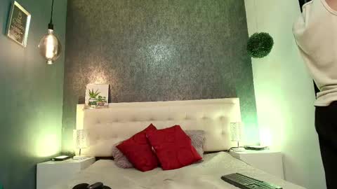   online show from 03.05.25