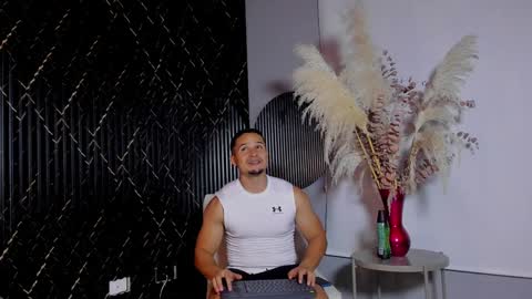 Snapshot of erickdowell chatting on 02.09.25 Erick online show from 02.09.25