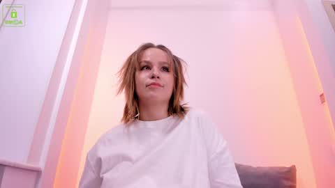 Snapshot of erikalustx chatting on 12.09.24 Erika online show from 12.09.24