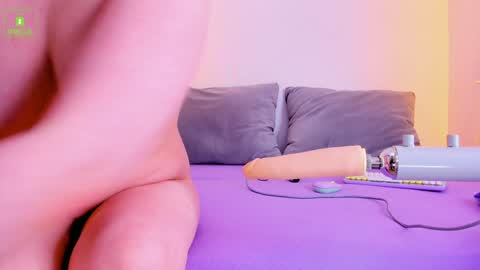 Snapshot of erikalustx chatting on 01.24.25 Erika online show from 01.24.25